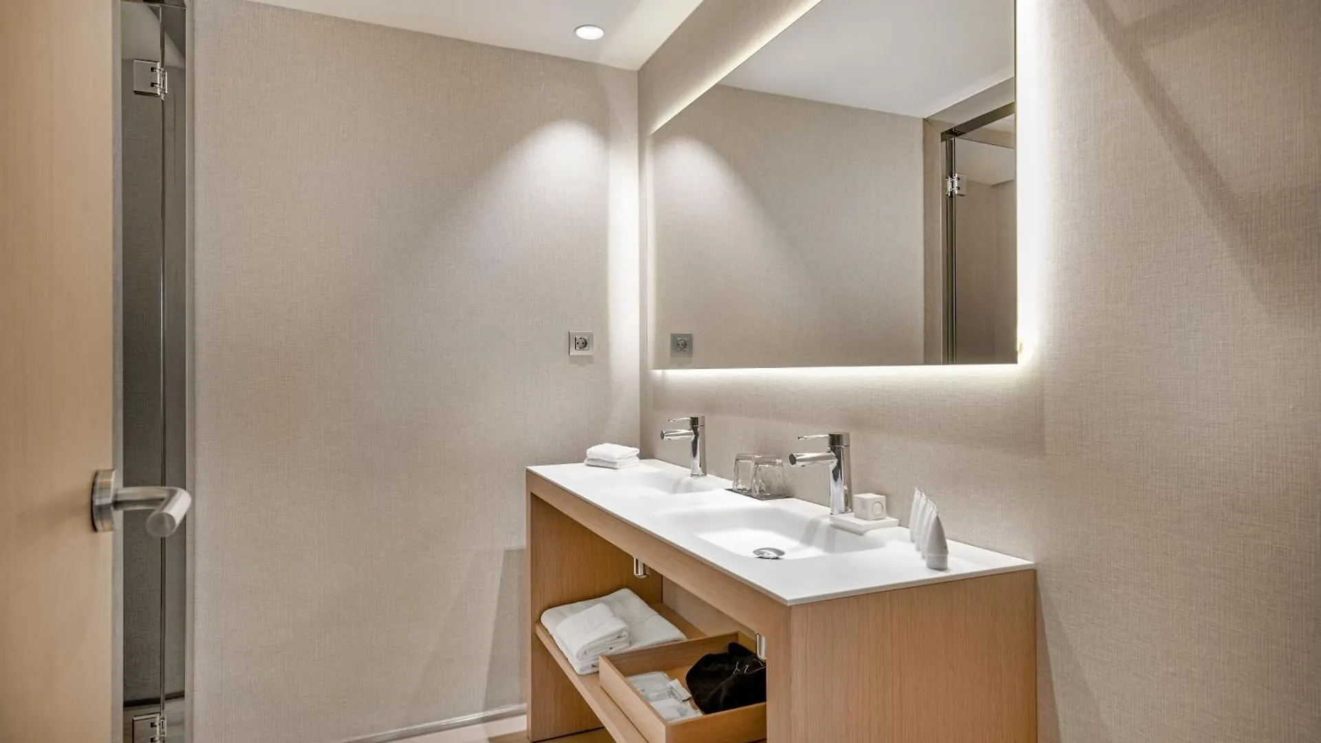 Ac Hotel Victoria Suites By Marriott 4*, Barcelona